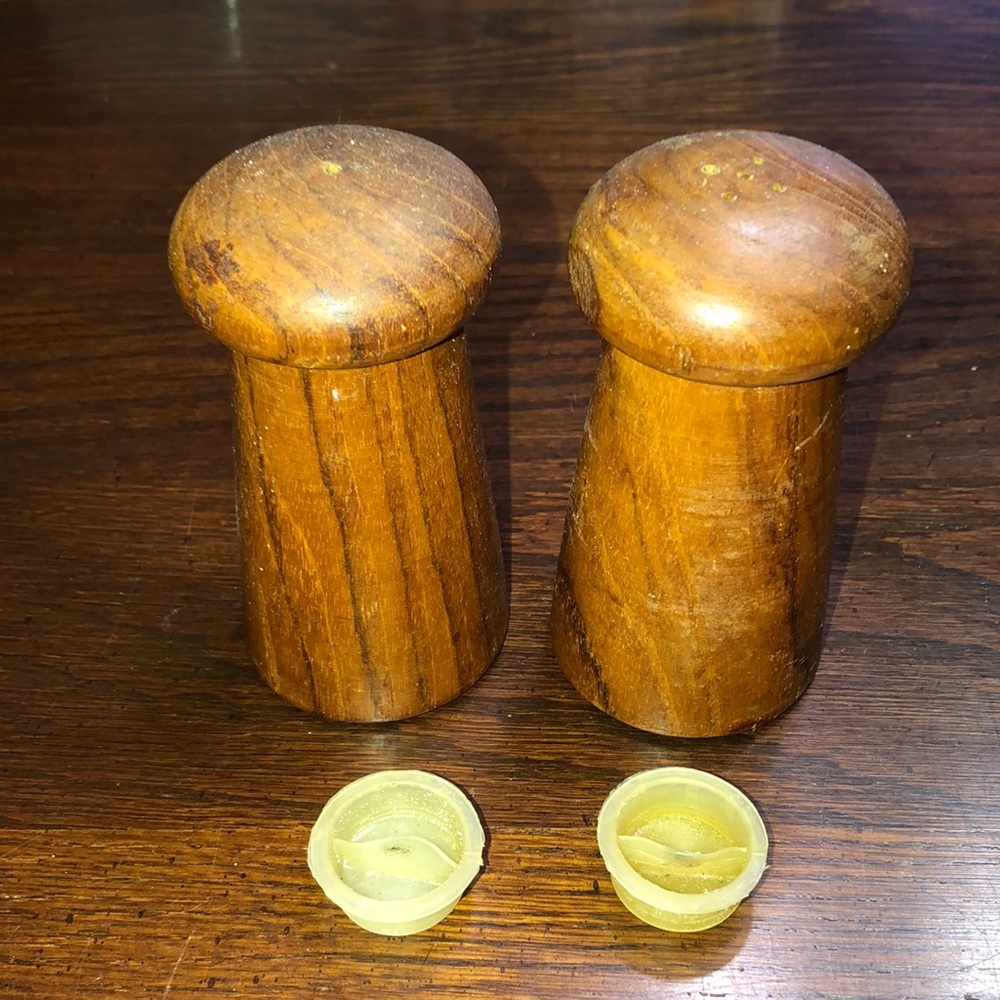 Vtg mid-century teakwood salt-n-pepper shakers 70s